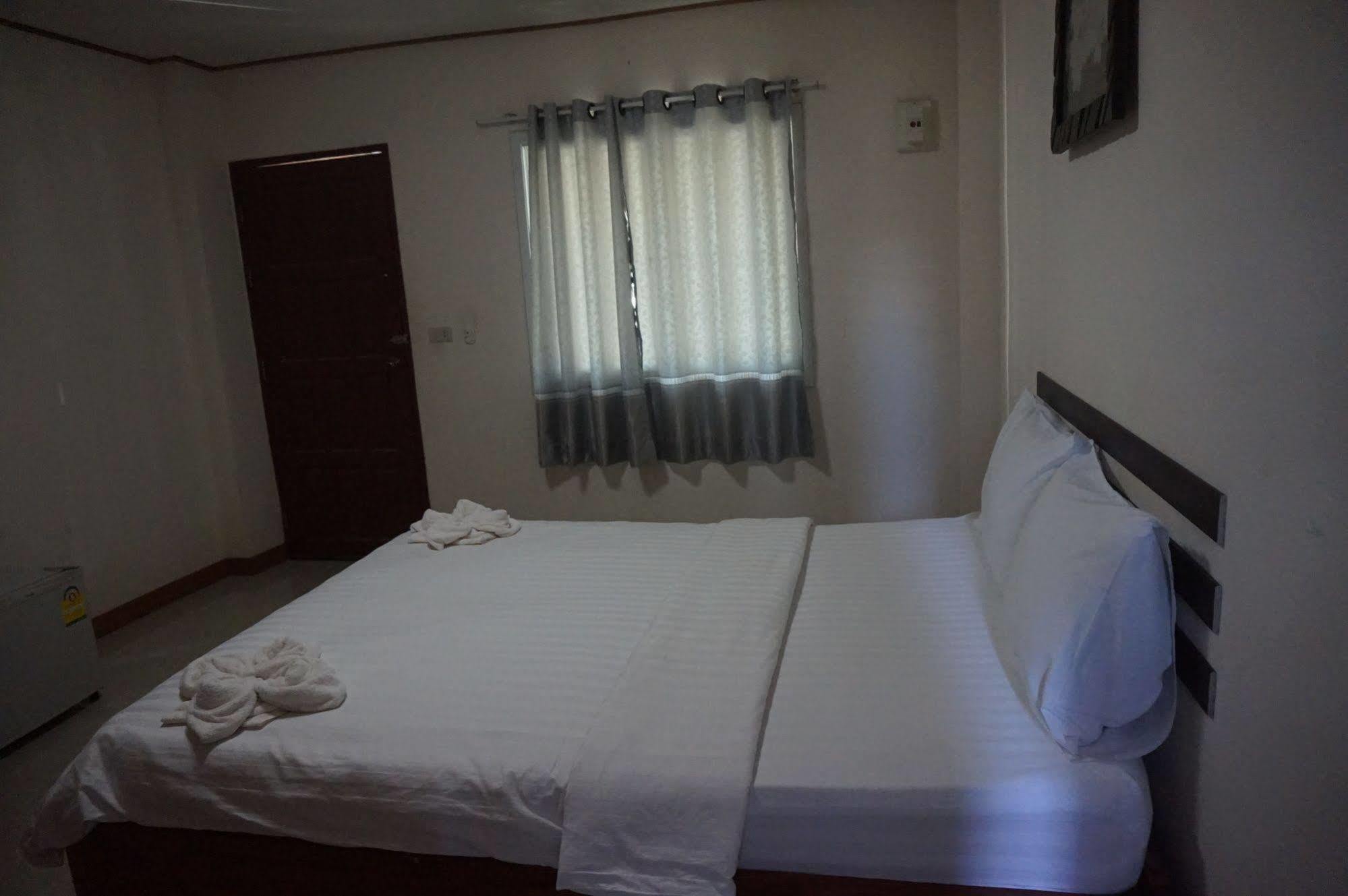 Gongaew Mansion Hotell Ubon Ratchathani Exteriör bild