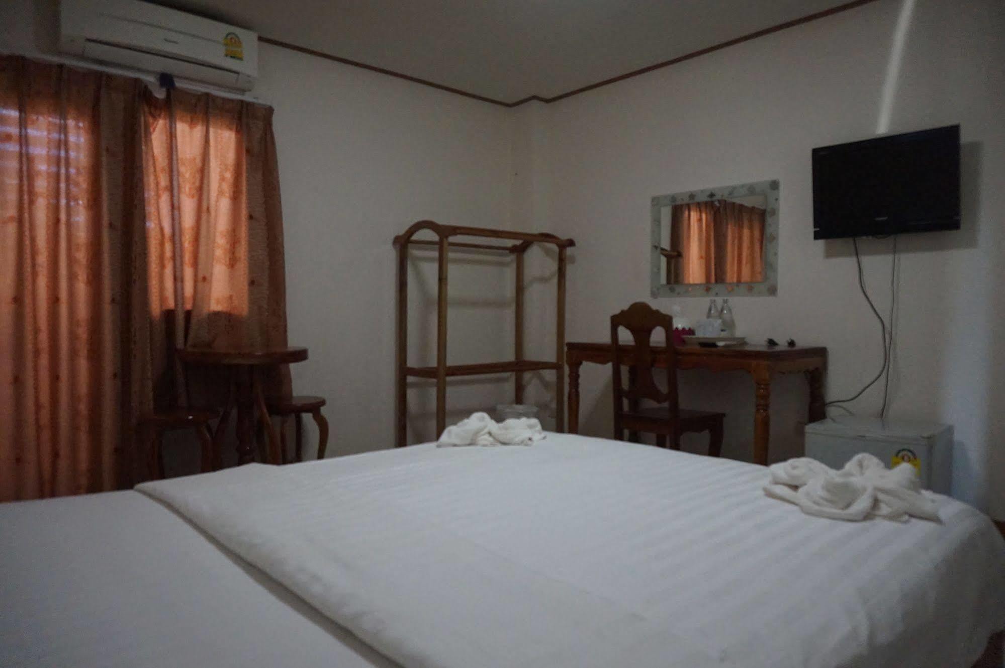 Gongaew Mansion Hotell Ubon Ratchathani Exteriör bild